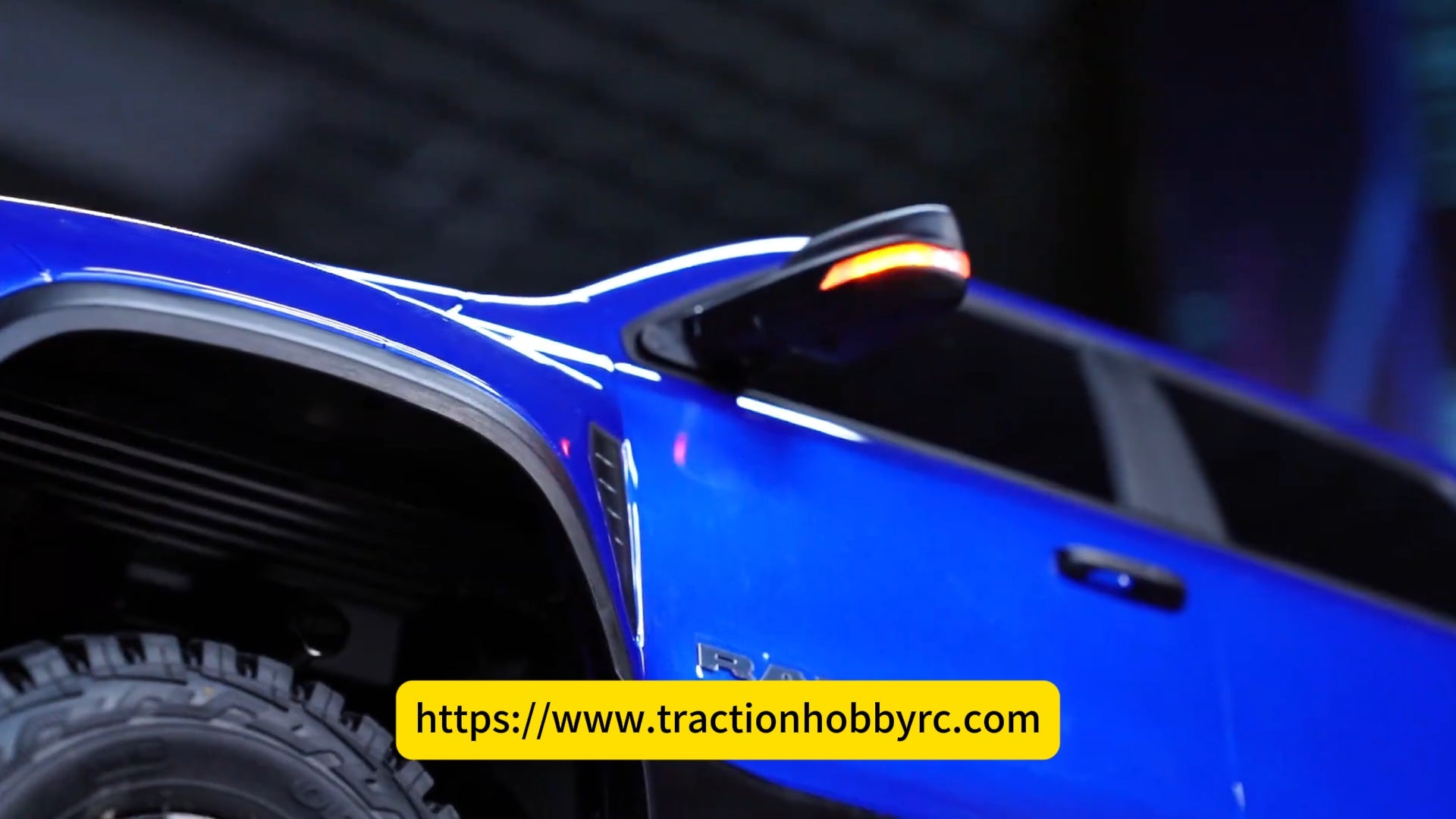 How to install the battery on the Tractionhobby (KM) RAM1500?
