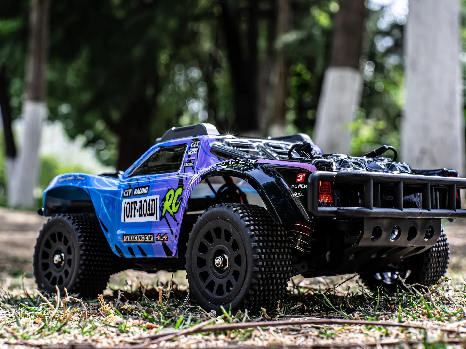What’s special about the chassis of the JJRC Q130C RC Car?