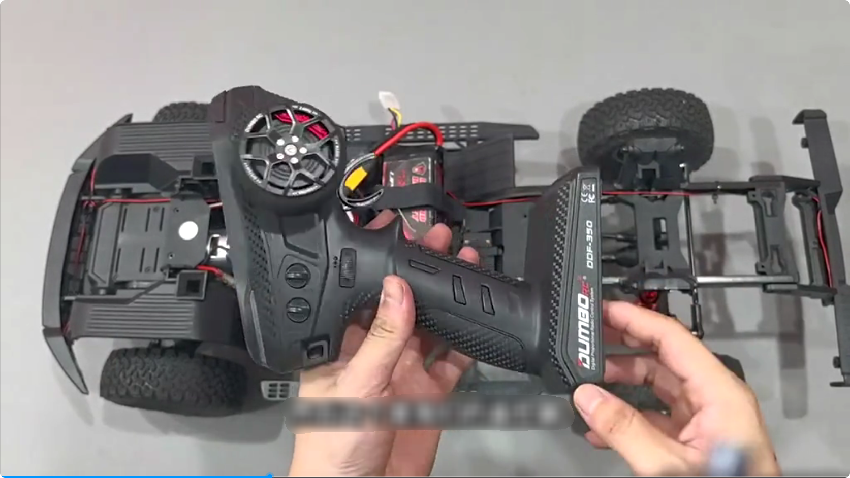 What remote control is matched with the KM F150 car? What battery does it use?