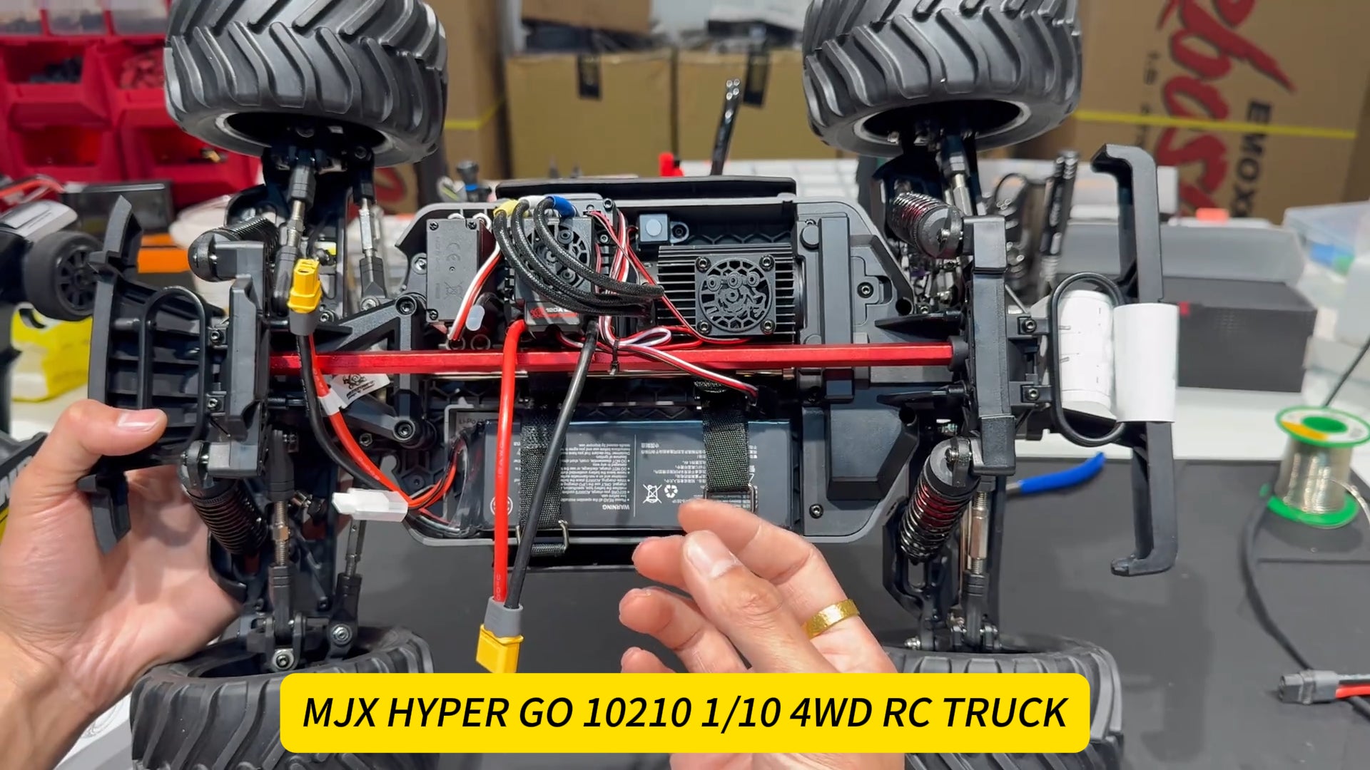 How is the battery compartment space of the MJX Hyper Go 10210?