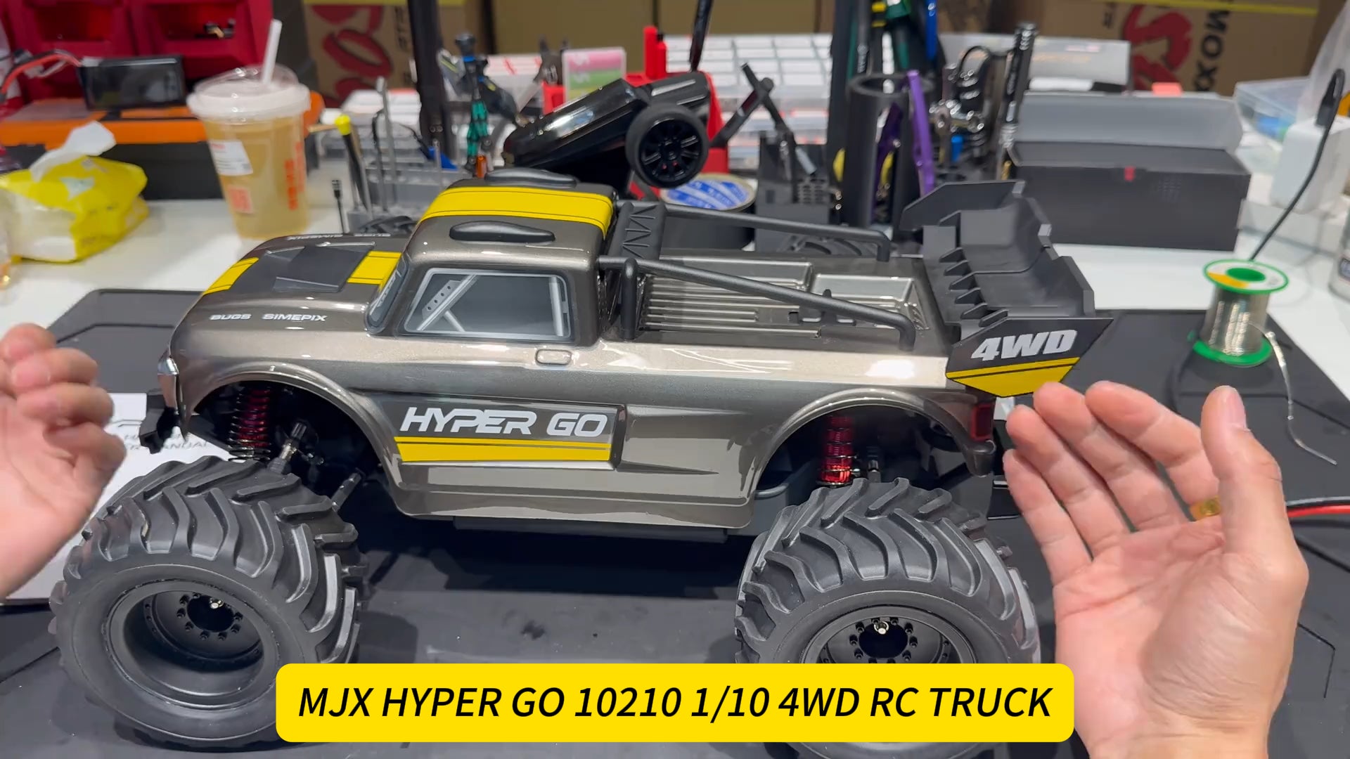 What are the key body design features of the MJX Hyper Go 10210?