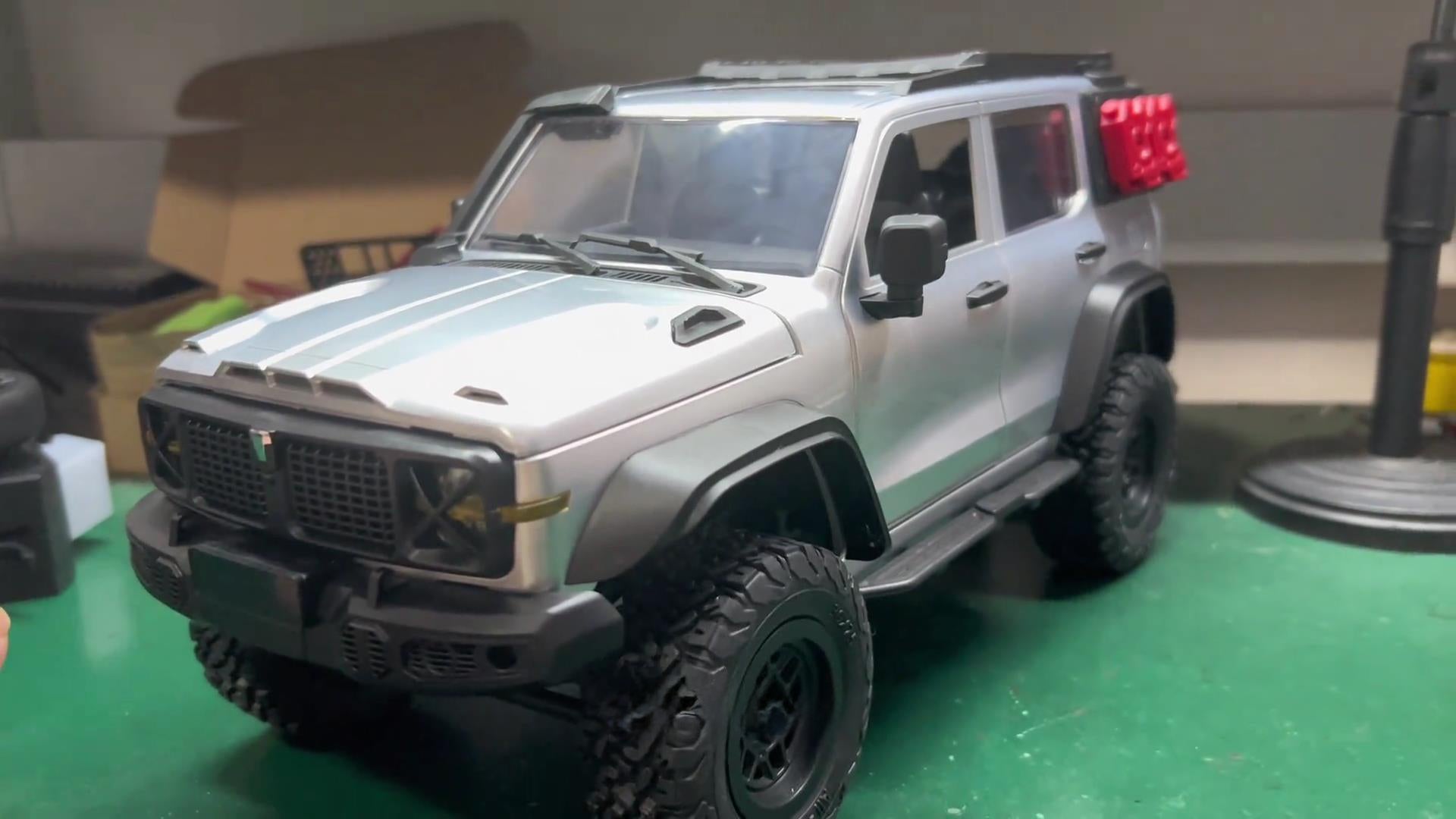 What simulated exterior parts does MN MN300 equip?
